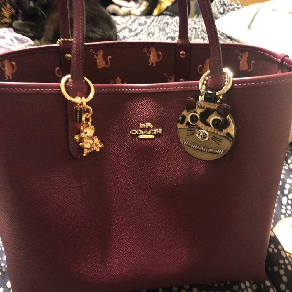 **SOLD**Coach Reversable Party Cat Tote - Picture 10 of 13
